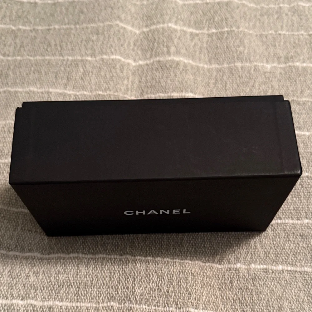 CHANEL sunglasses Black Box with instructions